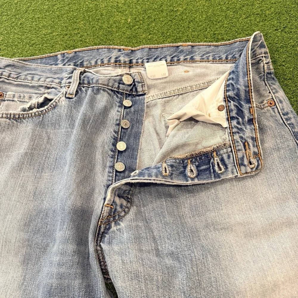 Vintage Levi's 501 Light Wash Jeans W38 L32 - Factory 589 (Colombia)